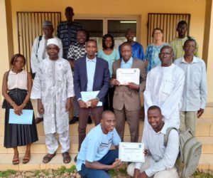 All participants, language facilitators, BWB/SIL staff involved and SIL Mali Director Amagana Kouriba, at the end of the workshop in Bamako. Some participants, emerging writers, proudly show the certificate they received. Photo credit: Marian Hagg